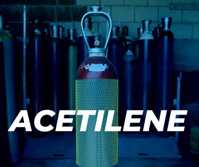 Acetilene, il gas della fiamma perfetta: cos’è, da dove nasce e perché è ancora indispensabile nelle bombole per uso professionale